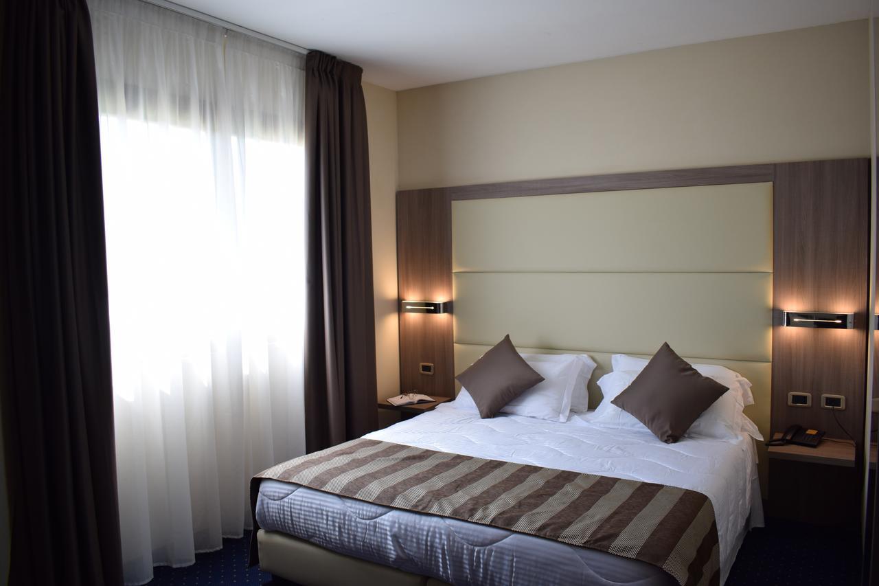 Roma Domus Hotel Ponzano Romano Kültér fotó