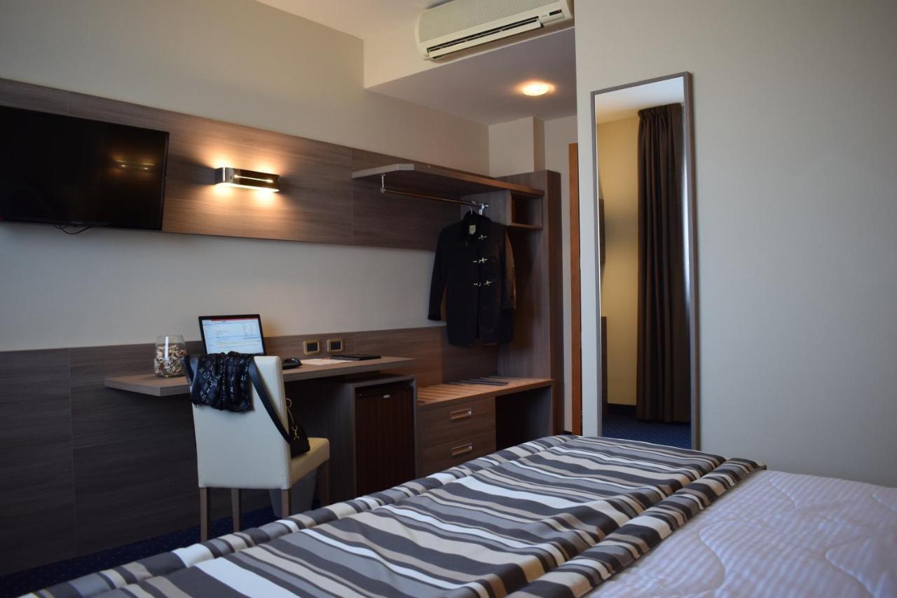 Roma Domus Hotel Ponzano Romano Kültér fotó